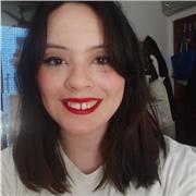 Profesora de lengua y literatura castellana, soy una estudiante de literatura general y en  proceso de graduarme para profesora.